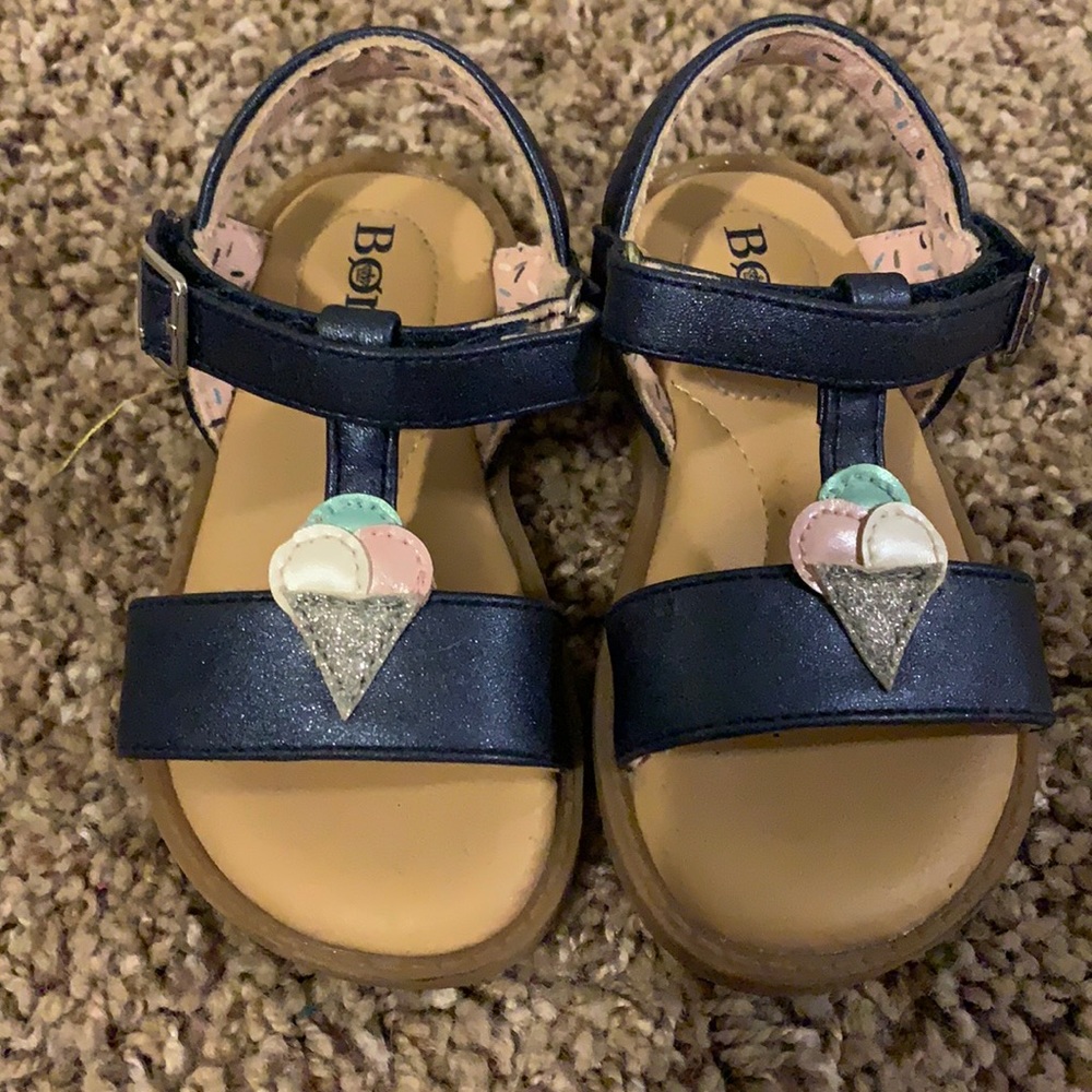 Toddle size 6 Born sandal
